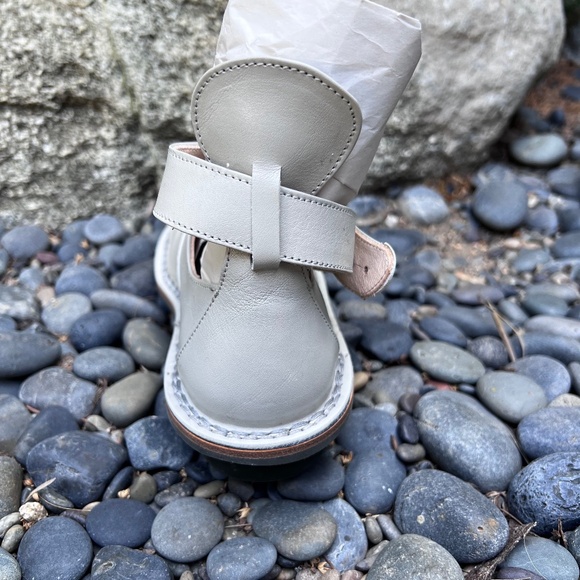 Trippen Vivienne Mary Jane leather flat in stone color New With Box - Picture 9 of 9